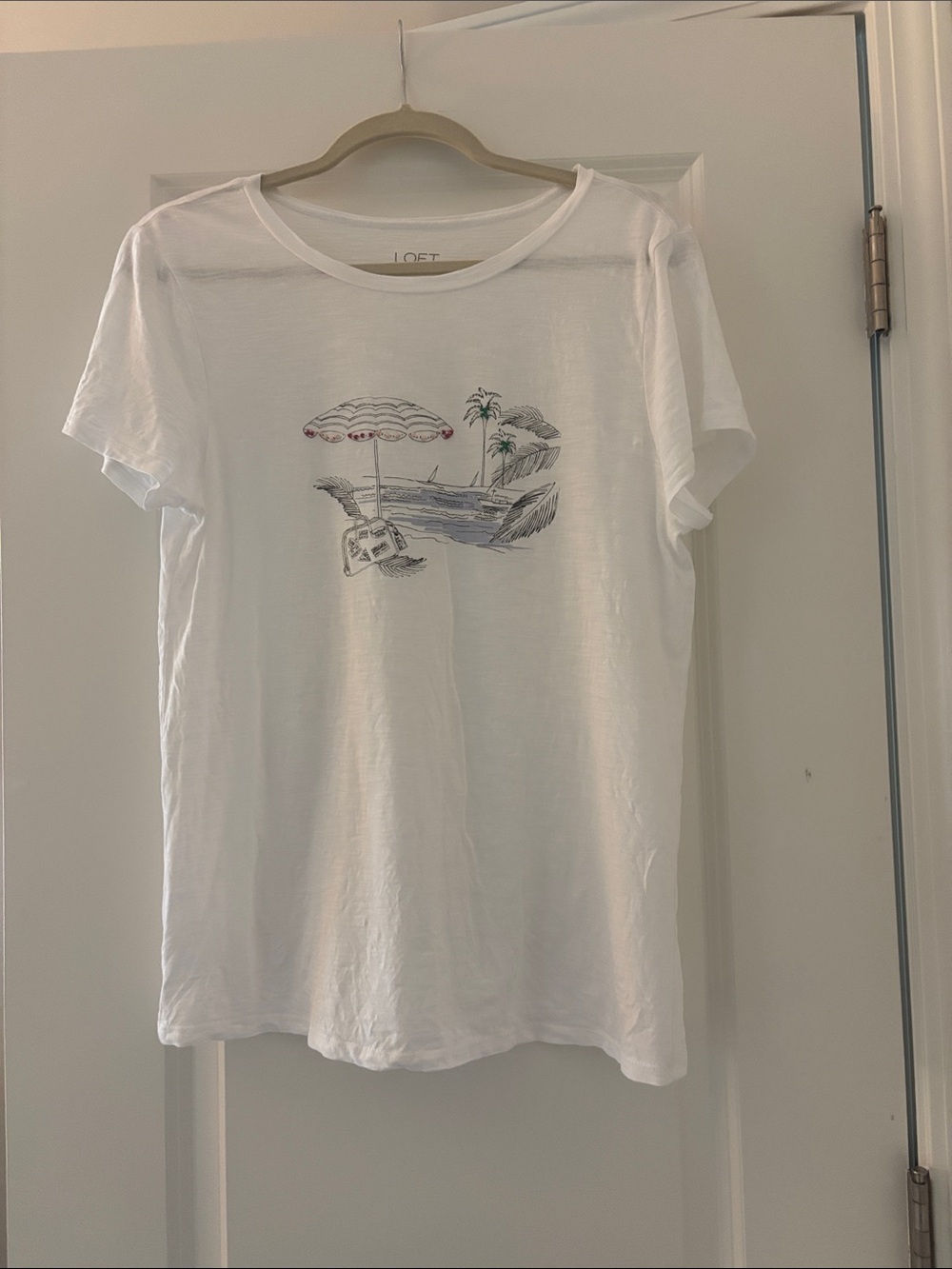 LOFT White Short-Sleeve Beach Graphic Tee. size M